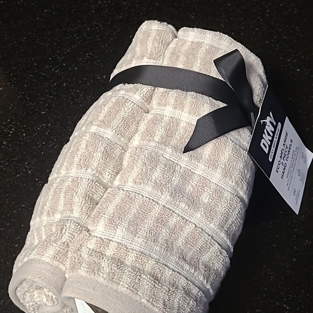 DKNY Hand Towel Set